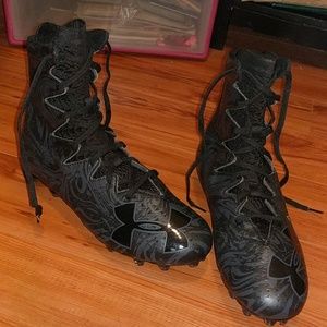 NEW Under Armour clutchfit all black cleats